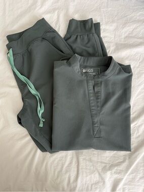 FIGS Bonsai Rafaela Oversized Scrub Top Small Zamora Jogger Scrub Pants Medium